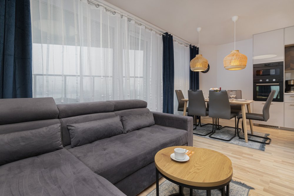 Apartament Nadmorskie Tarasy 15/39, widok na  salon z aneksem kuchennym