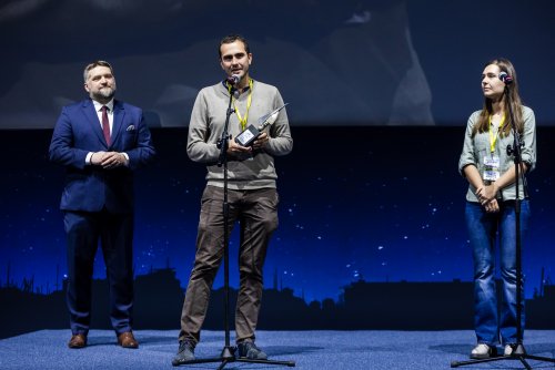 Natalia i Krzysztof Krygier, laureaci Nagrody im. A. Zawady w towarzystwie Tadeusza Szemiota, przewodniczącego Rady Miasta Gdyni (fot. Karol Stańczak/archiwum)