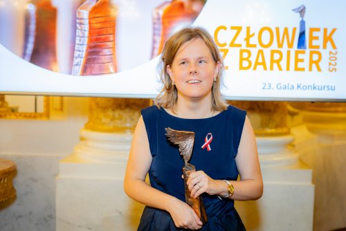 Izabela Dłużyk podczas gali konkursu „Człowiek Bez Barier” (fot. Marta Kuśmierz/Integracja)