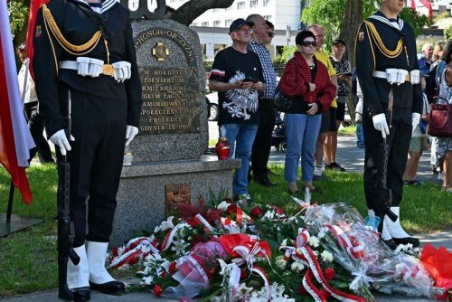 Uroczystości upamiętniające bohaterów powstania warszawskiego rozpoczną się 1 sierpnia o godz. 10:00 pod pomnikiem Armii Krajowej (fot. Magdalena Czernek, zdjęcie archiwalne)