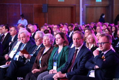 W Sopocie trwa Samorządowy Kongres Finansowy Local Trends. Na zdjęciu m.in. Mieczysław Struk, marszałek województwa pomorskiego, Marcin Skwierawski, wicemarszałek województwa pomorskiego i Aleksandra Kosiorek, prezydent Gdyni (fot. Magda Śliżewska)