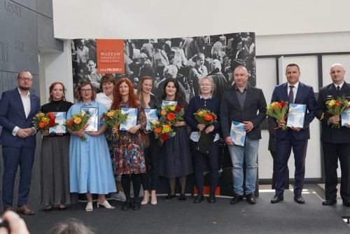 Nagrody, o których mowa w projekcie uchwały, będą przyznawane m.in. muzealnikom. Na zdjęciu: uroczystość z okazji Dnia Muzealnika w roku 2025. Pierwszy z lewej: Mariusz Bzdęga, dyrektor zarządzający ds. kultury i aktywności mieszkańców (fot. Magda Śliżewska)