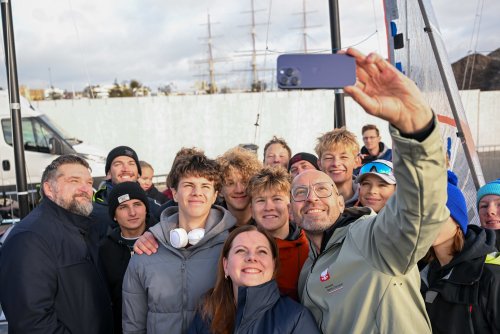 Minister sportu spotkał się z przedstawicielami gdyńskiego samorządu oraz młodymi żeglarzami. (fot. MSiT/mat.pras)