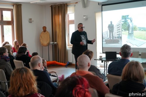 Spotkanie Jacka Piątka, plastyka miasta z nauczycielami i uczniami Państwowego Liceum Sztuk Plastycznych w Gdyni (fot. Magda Śliżewska)