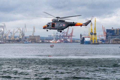 11 września 2025 roku odbyły się ćwiczenia kryzysowe KRAKEN 2025, podczas których testowano procedury ratowania rozbitków i sprawdzano współdziałanie służb morskich i lądowych w warunkach zagrożenia. (fot. Michał Sałata)