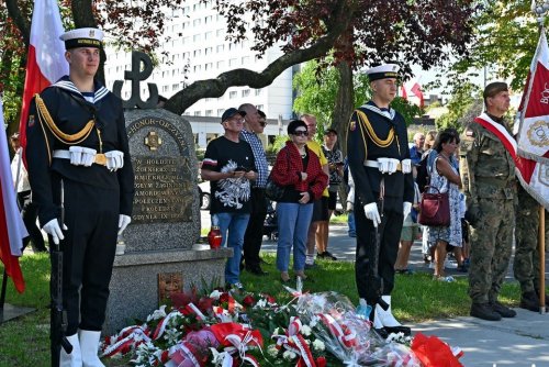 Uroczystości upamiętniające bohaterów powstania warszawskiego rozpoczną się 1 sierpnia o godz. 10:00 pod pomnikiem Armii Krajowej (fot. Magdalena Czernek, zdjęcie archiwalne)