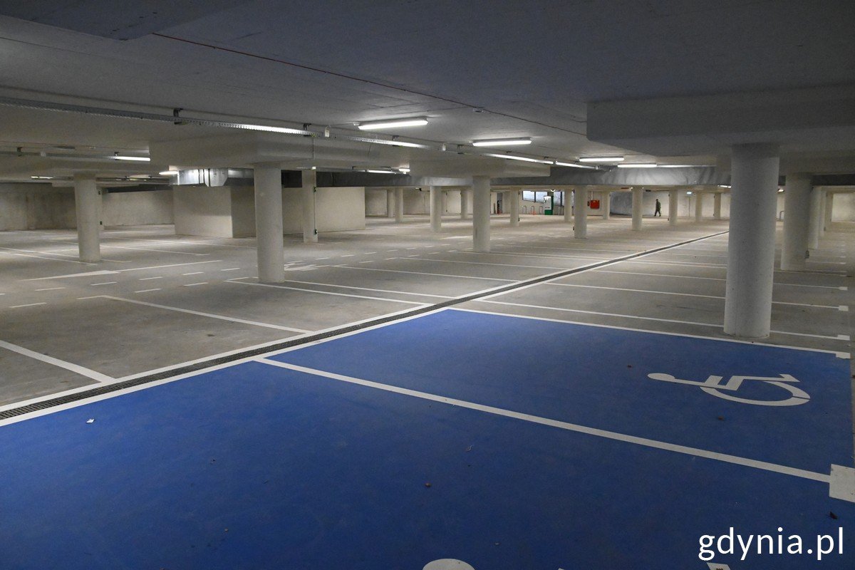 Podziemny parking zbudowany w ramach nowego węzła Chylonia da możliwość zaparkowania mieszkańcom, którzy korzystają z przesiadki na komunikację zbiorową - zgodnie z założeniami projektu, fot. Magdalena Śliżewska