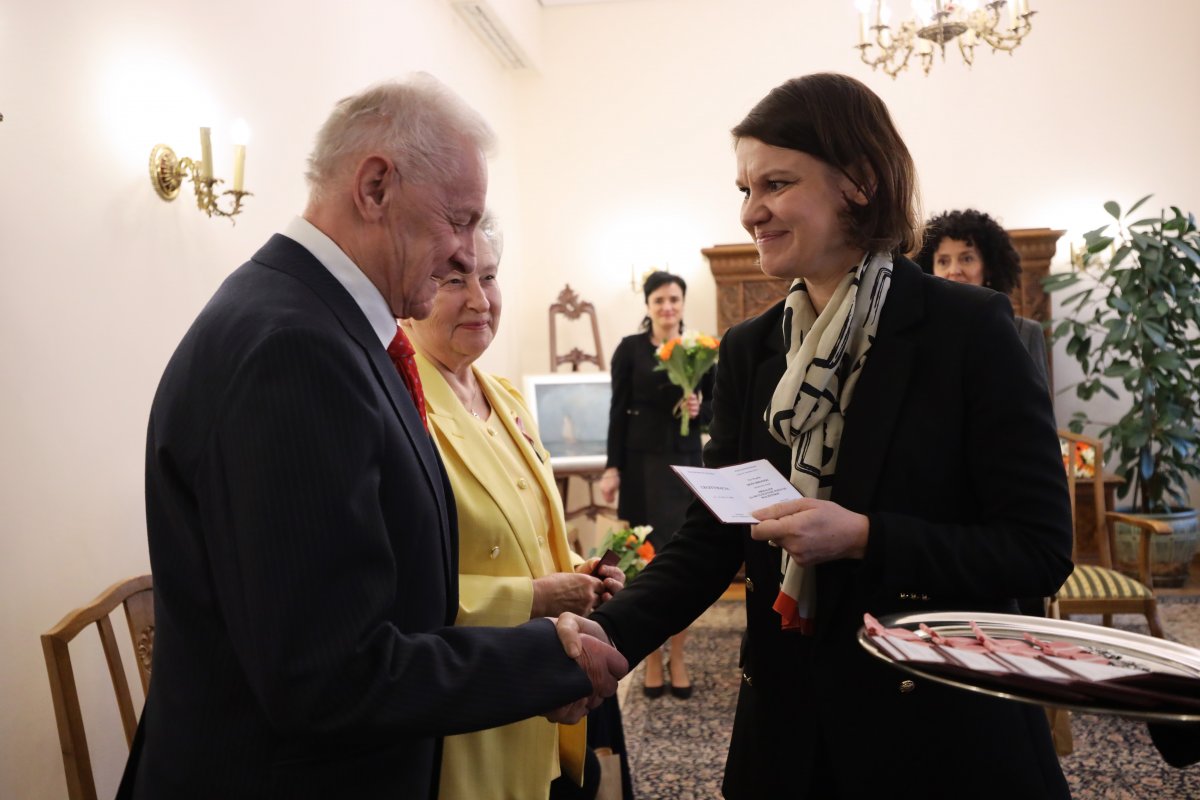 Medale podczas jednej z uroczystości wręczała wiceprezydent Gdyni ds. gospodarki Katarzyna Gruszecka-Spychała / fot, M. Kozłowski
