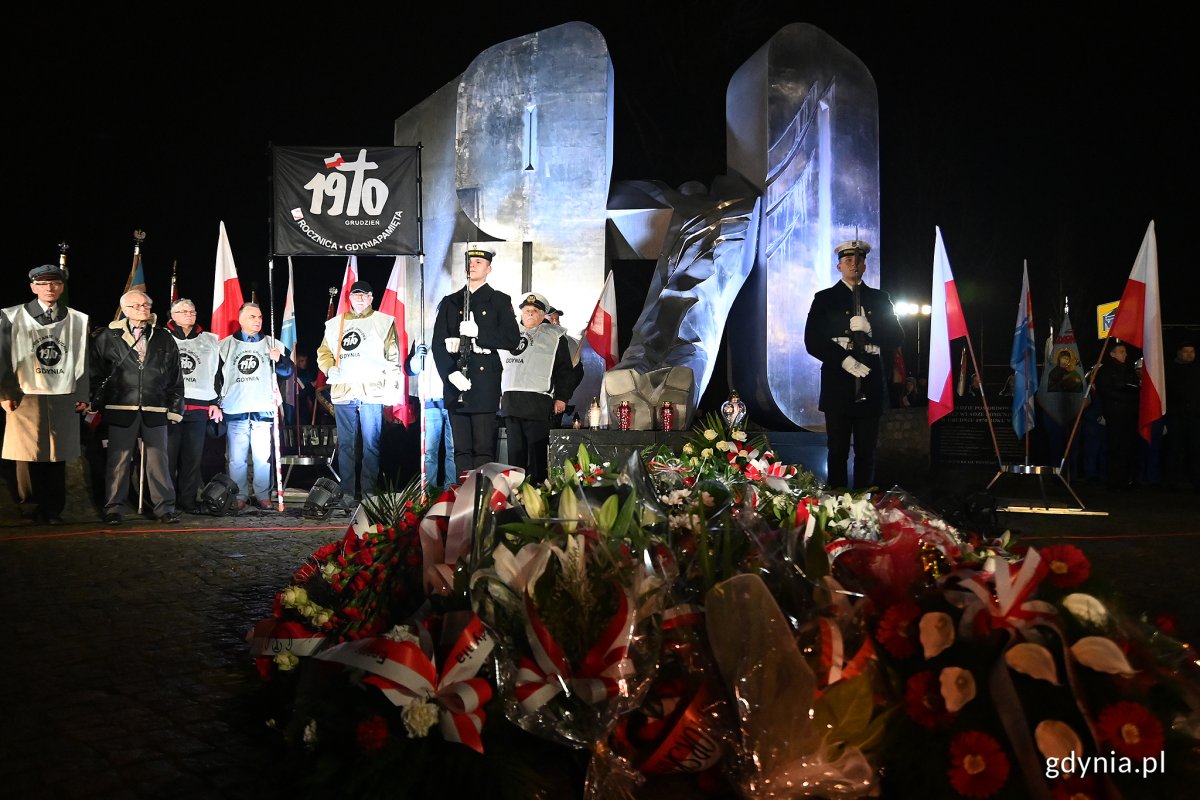 W Gdyni odbyły się poranne uroczystości upamiętniające ofiary Grudnia '70 // fot. Michał Puszczewicz