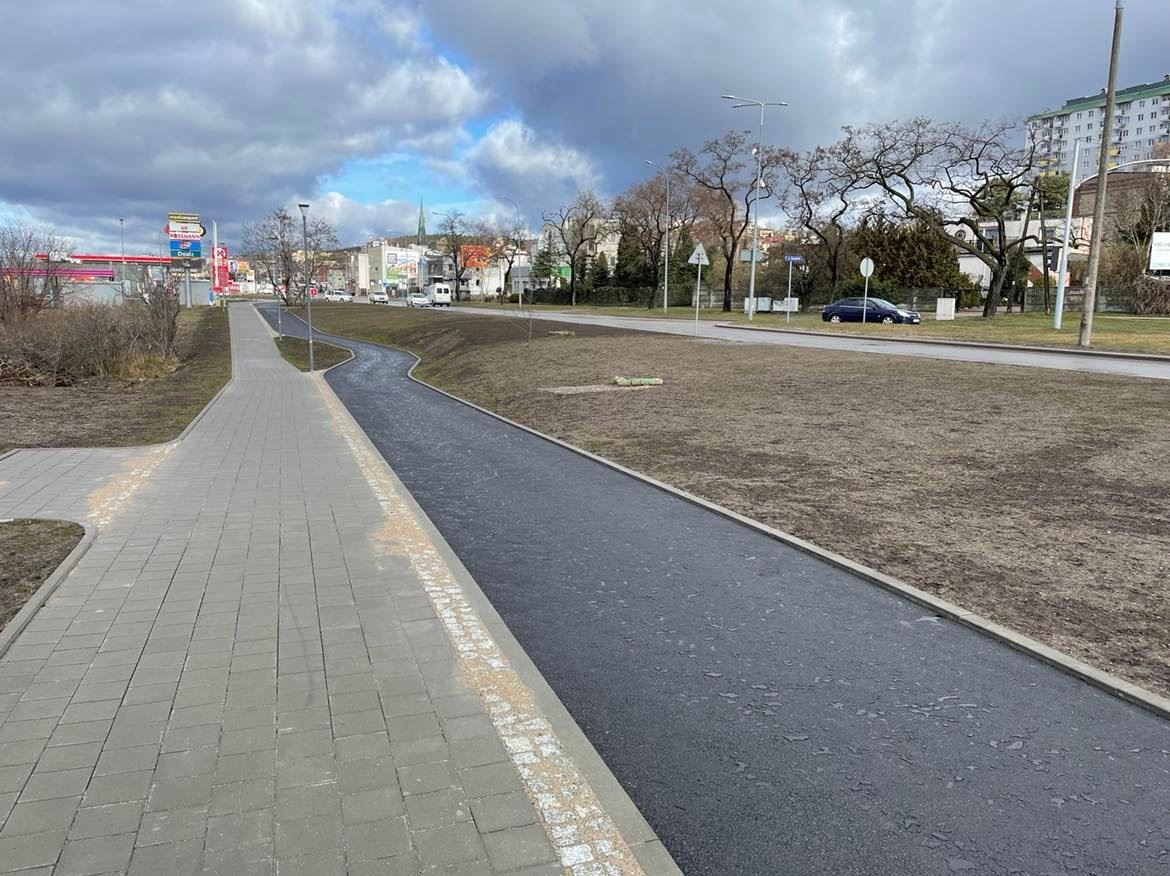Nowa infrastruktura dla pieszych oraz droga dla rowerów przy ul. adm. J.Unruga // fot. WPRD GRAVEL Sp. z o.o