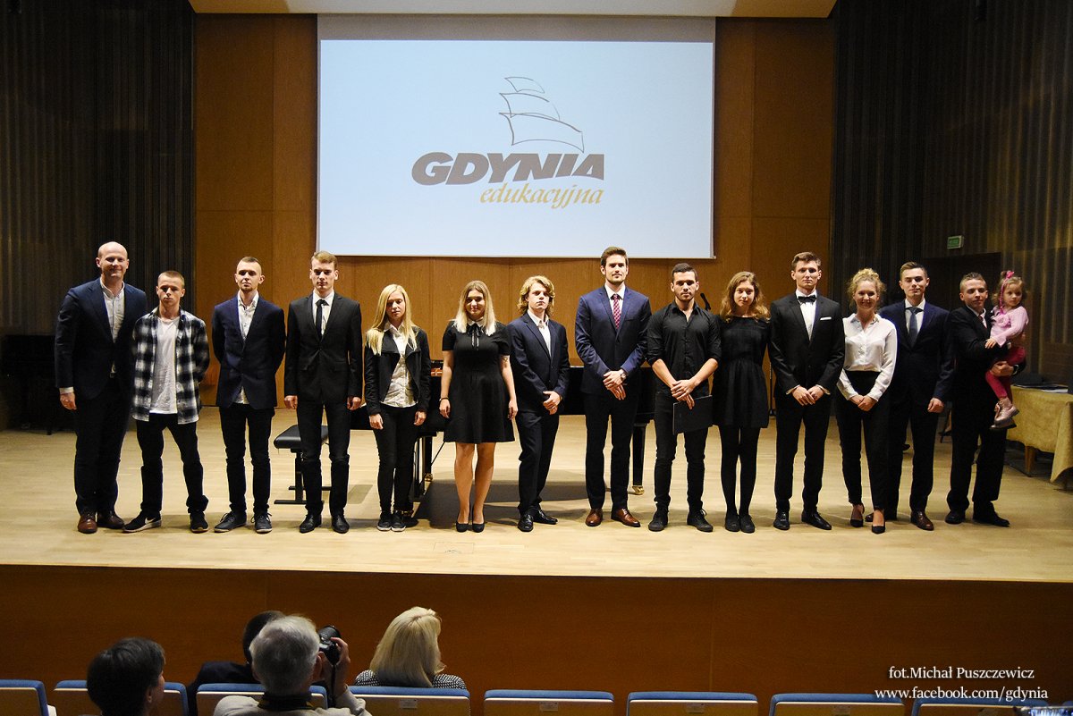 Opis alternatywny uzytkownicy/d.patzer@gdynia.pl/maturzysci 2017/DSC_1567.jpg