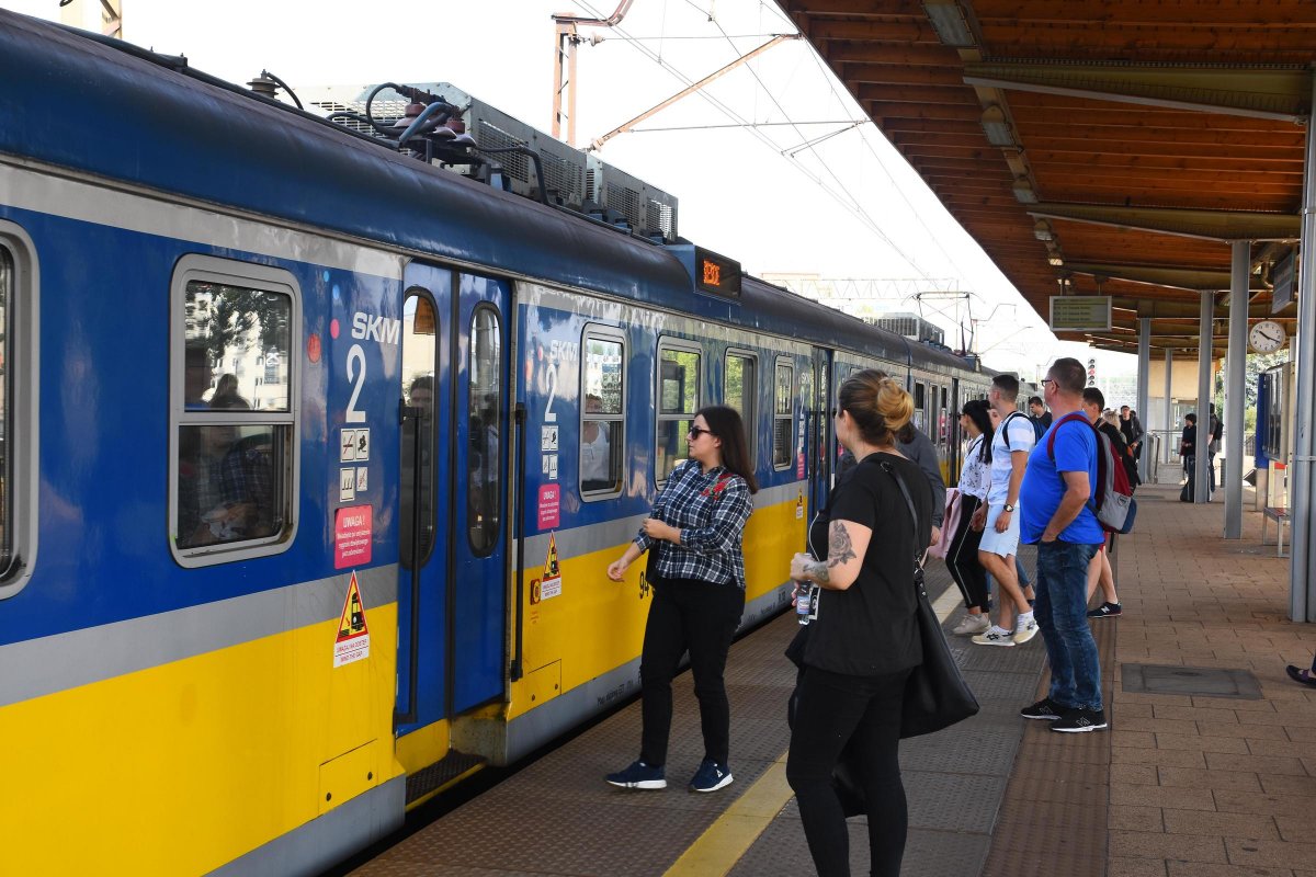 Czy w najbliższej przyszłości trolejbusem, pociągiem i tramwajem podróżować będziemy, posługując się jednym biletem?/J. Ziarnicki gdynia.pl