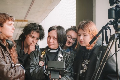 Warsztaty dokumentu filmowego poprowadzi Paulina Pohl-Pluta  – kulturoznawczyni i doświadczona edukatorka filmowa, która potrafi zainspirować młodzież do szukania własnego, autentycznego języka (mat. prasowe organizatora)