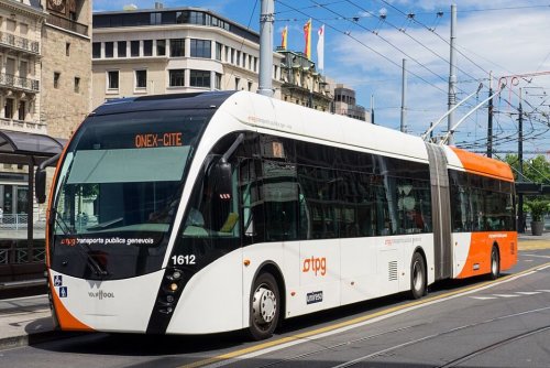 Genewski trolejbus na Placu de Bel-Air (źrodło Place de Bel-Air)