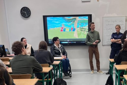 Warsztaty trwać będą w szkołach ponadpodstawowych (fot. Wydział Prewencji Komendy Miejskiej Policji w Gdyni)