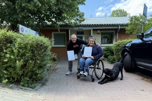 Marta Czachor z Wydziału Dostępności Urzędu Miasta Gdyni i Radosław Surała ze szkoły nauki jazdy Elka School podczas warsztatów w Hostelu Szpitala Morskiego (mat. prasowe)