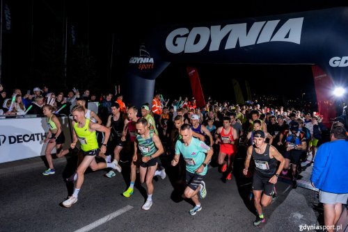 Start Nocnego Biegu Świętojańskiego (fot. gdyniasport.pl)