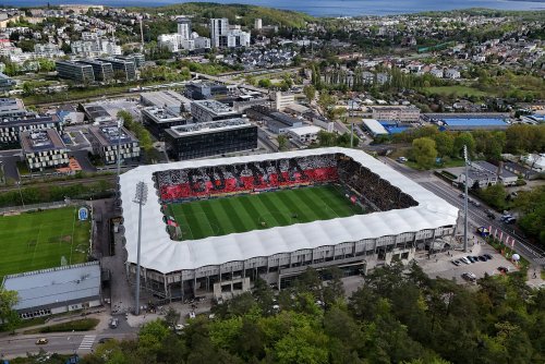 Stadion Miejski w Gdyni  w trakcie meczu (fot. Michał Puszczewicz)