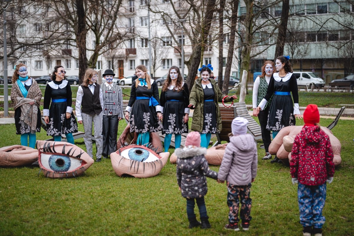 Performance A3Teatru w Parku Centralnym w ramach cyklu „Wszystkiego dobrego” (fot. Tomasz Kamiński)