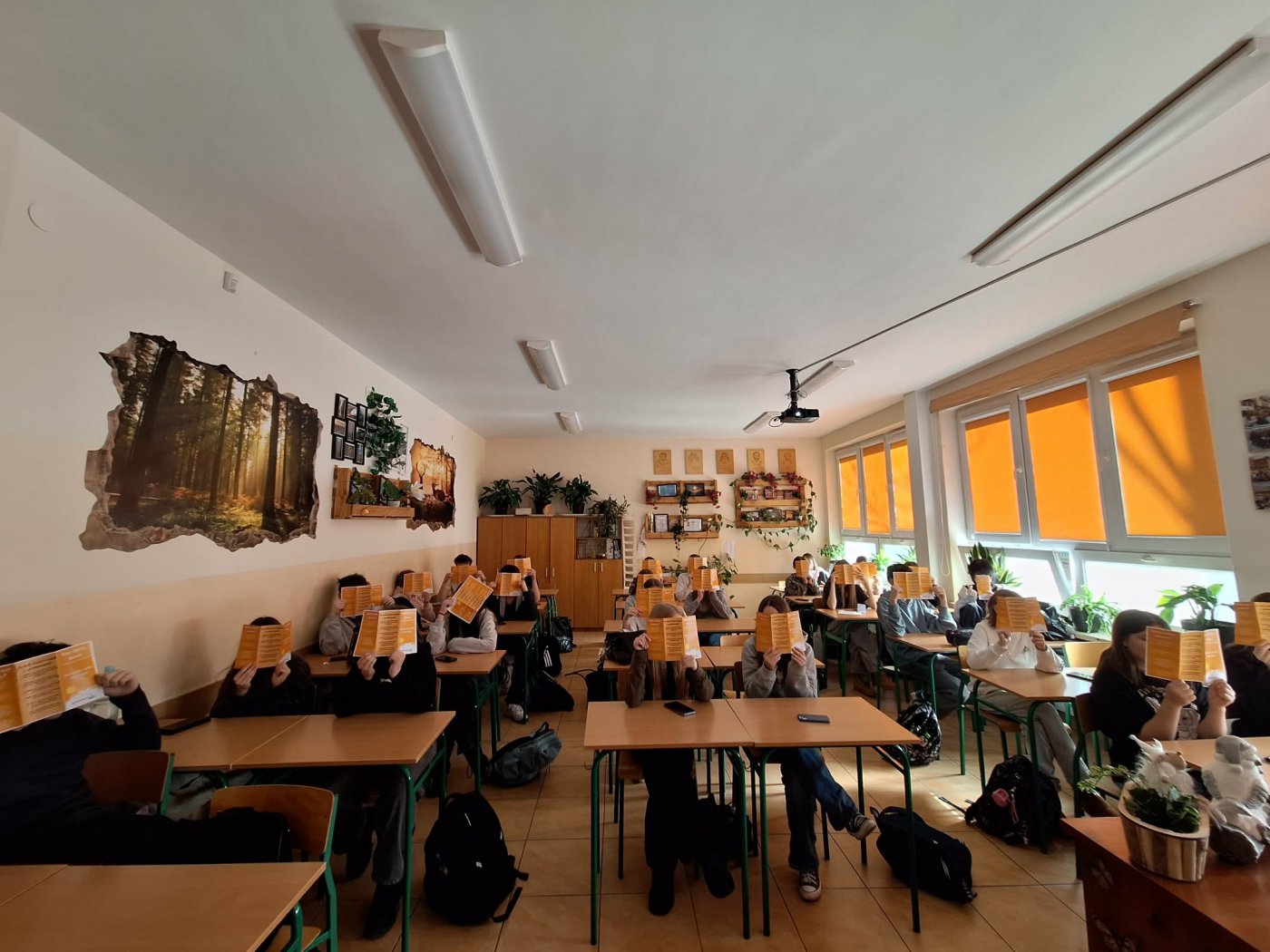 Projekt uczennic z XIV Liceum Ogólnokształcącego powstał z myślą o korzystaniu z pierwszej pomocy psychologicznej (fot. XIV LO w Gdyni)