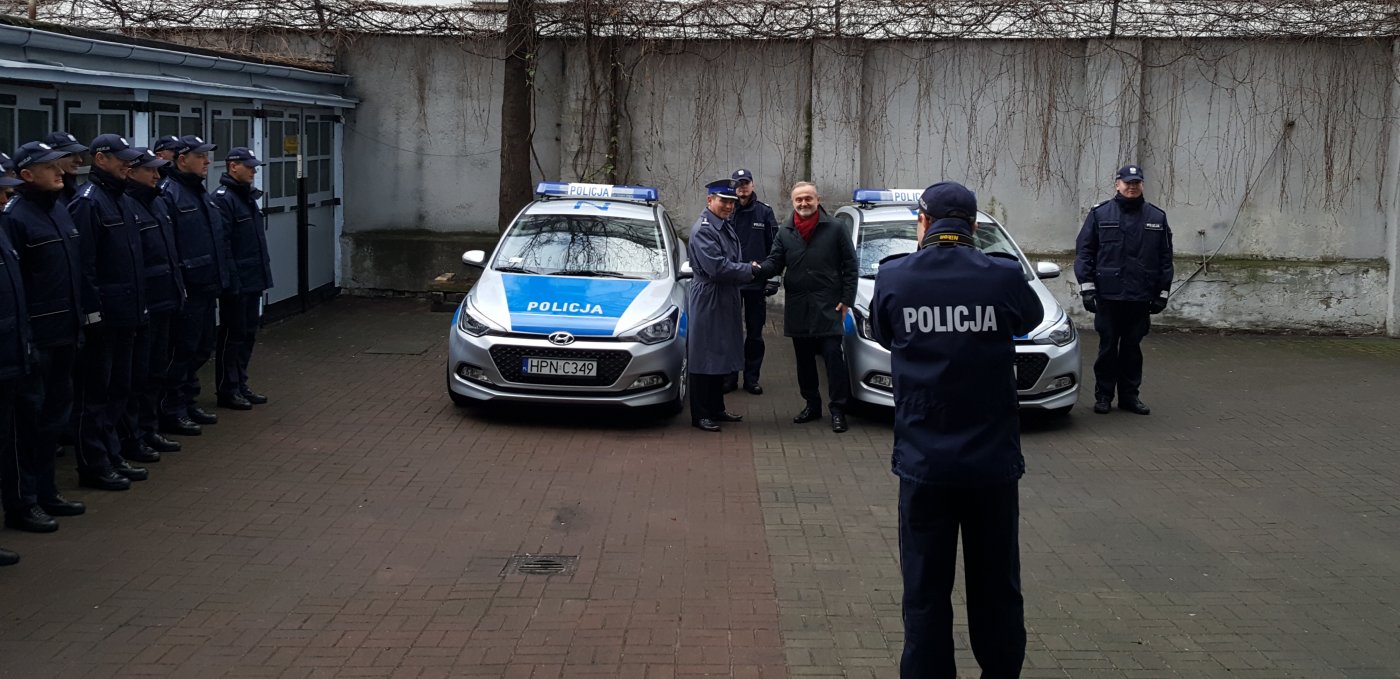 Uroczystość przekazania nowy radiowozów dla gdyńskich policjantów, fot. Andrzej Bień