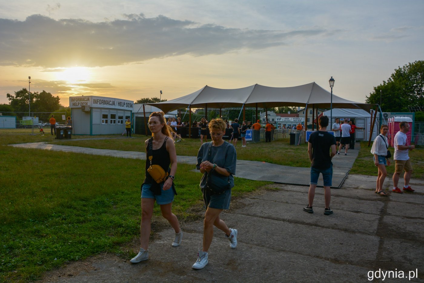 Punkt informacyjny przy wejściu na Open'er Park w Kolibkach, zdjęcie archiwalne, fot. Paweł Kukla