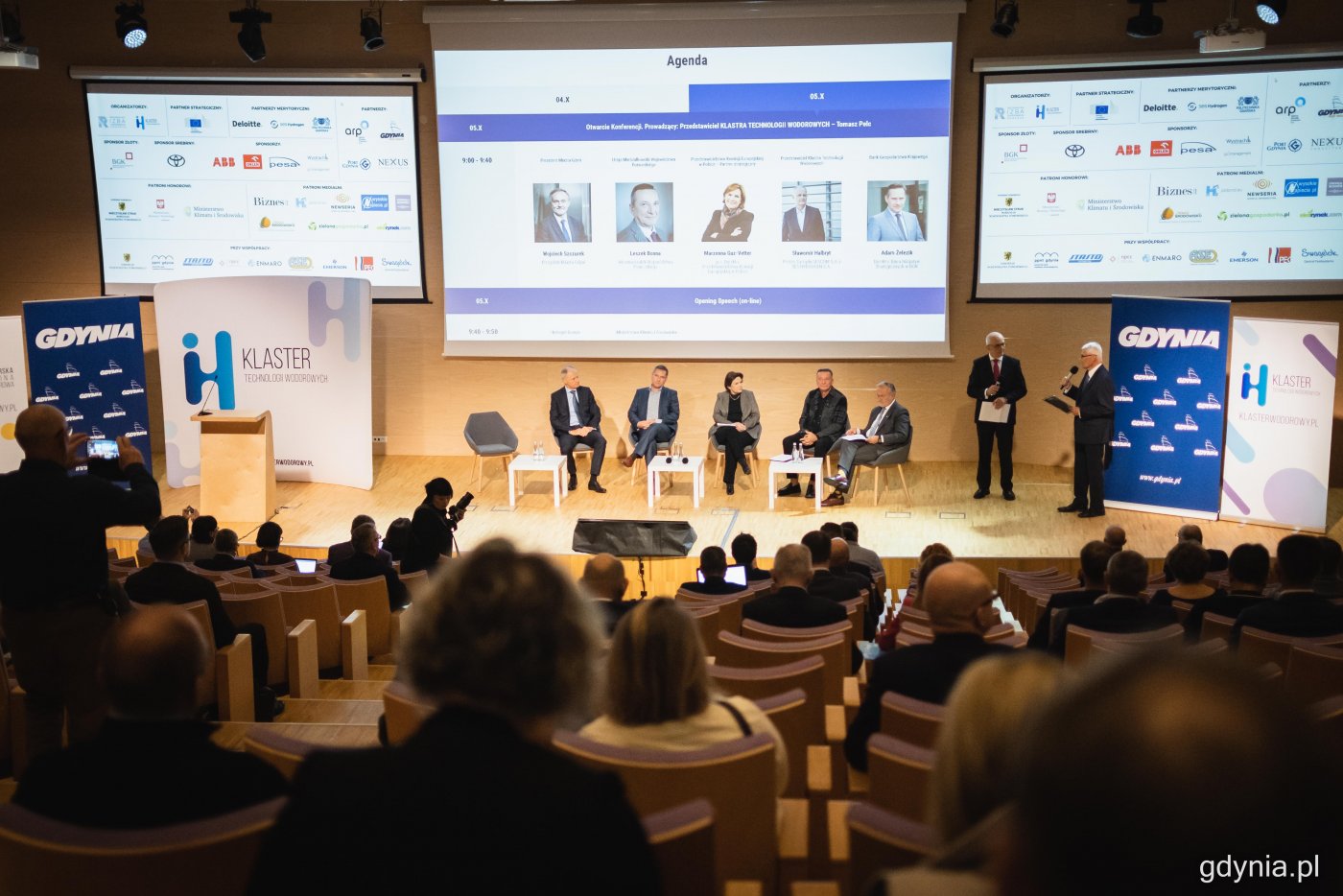 Gościem panelu, który otworzył drugi dzień konferencji PCHET w Gdyni był prezydent Gdyni, Wojciech Szczurek, fot. Kamil Złoch