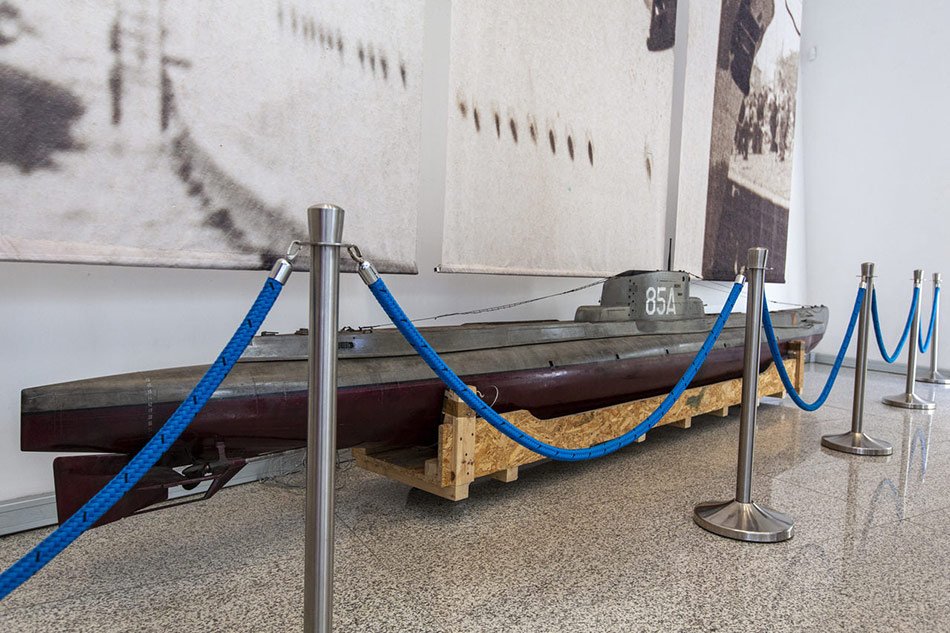 Wyjątkowy, około 6-metrowy model ORP Orzeł, który posłużył na planie filmowym, fot. K. Łapucka / Muzeum Marynarki Wojennej w Gdyni
