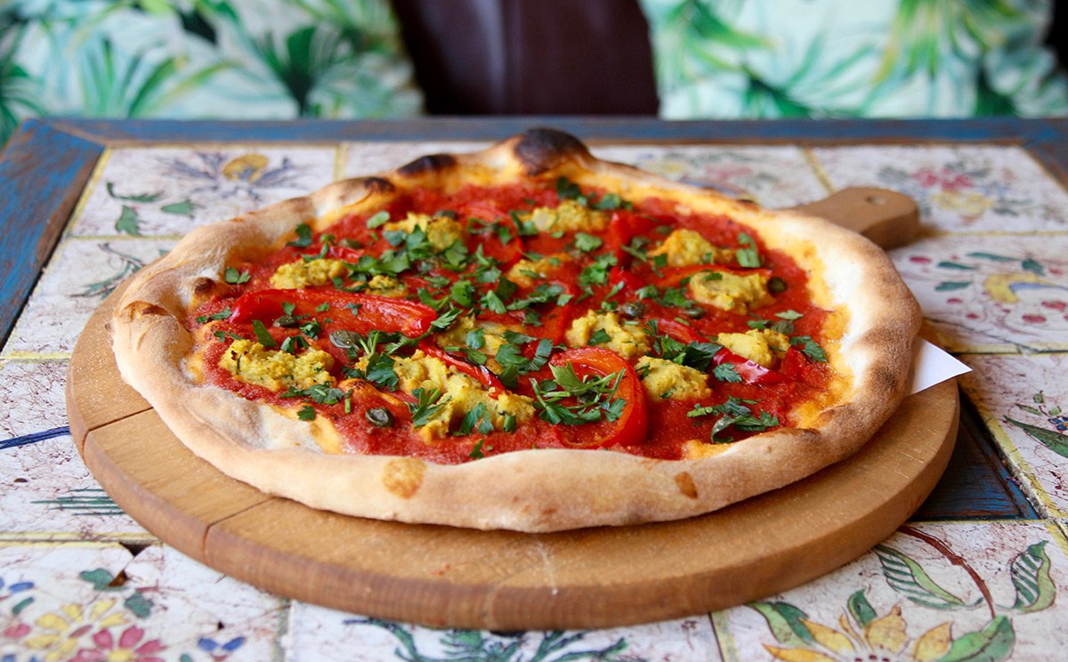 Świętuj #w Gdyni Światowy Dzień Pizzy. Zamów, jedz i wspieraj lokalne biznsesy. // fot. pizza z Ogniem i Piecem, www.kulinarnagdynia.pl