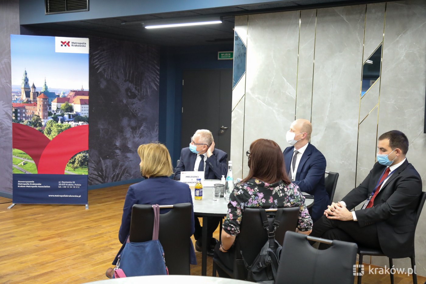 Podczas trwającego II Forum Metropolii Krakowskiej miasto Gdynia dzieli się informacjami o dwóch swoich innowacyjnych projektach, które zainteresowały członków małopolskiej metropolii // fot. organizatorzy wydarzenia