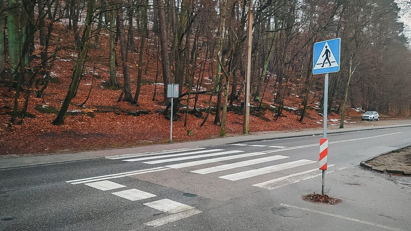 przejście dla pieszych, widoczne pasy, oznakowanie