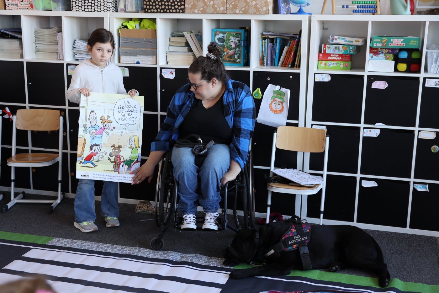 Zajęcia z dostępności w towarzystwie psa asystującego odbyły się w Zespole Szkół nr 6 w Gdyni (Fot. Dorota Patzer)