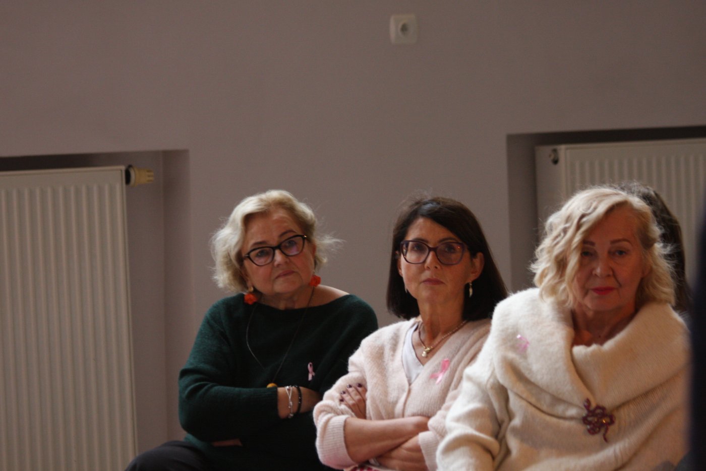 Na zdjęciu Bożena Gigoła, dr Joanna Pikie i Zofia Peszel na spotkaniu z uczniami Trójki (fot. z mat. pras. III LO)