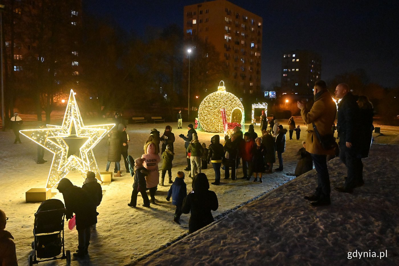 Iluminacje świąteczne rozbłysły w Parku Kilońskim // fot. Michał Puszczewicz