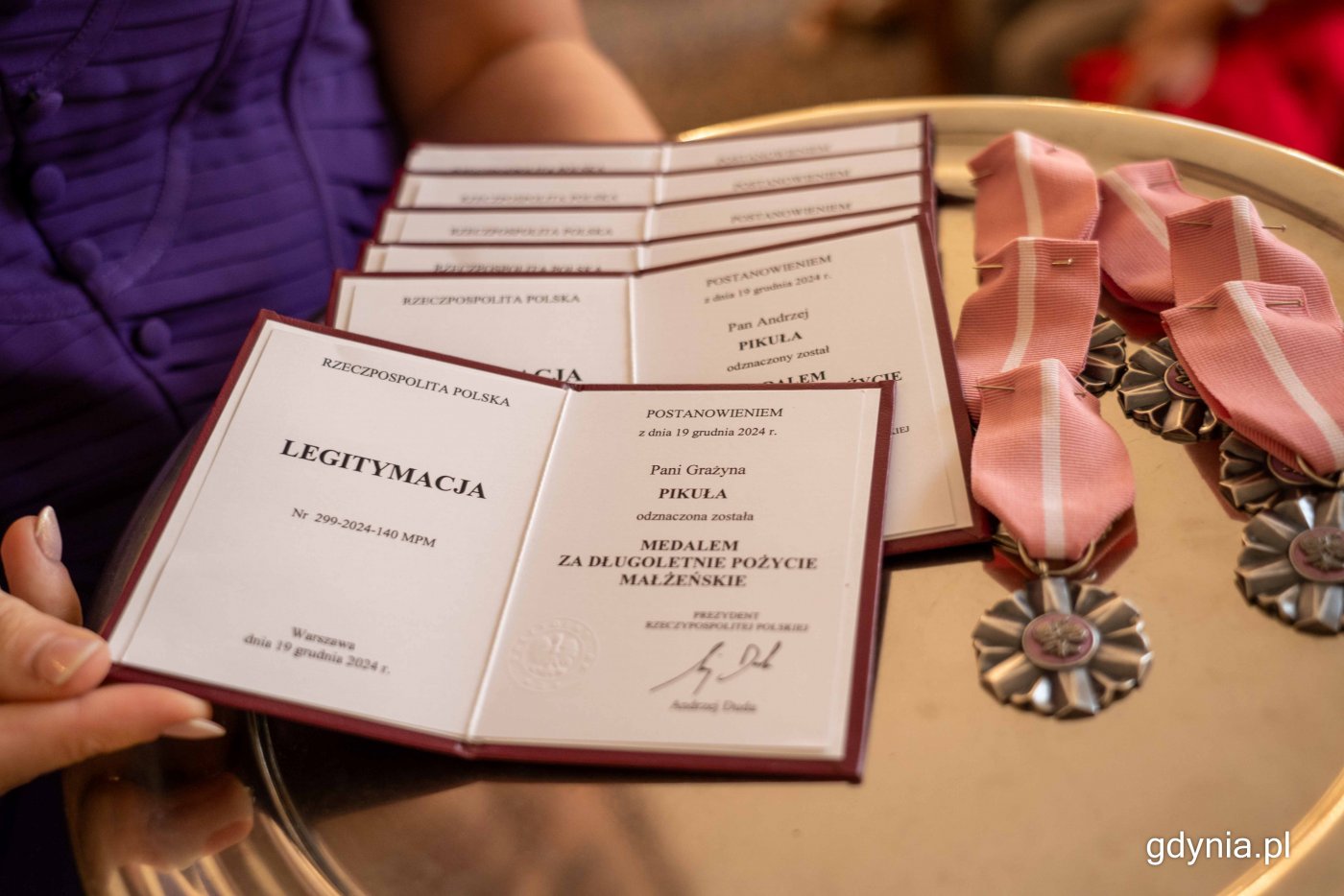 Legitymacje i medale za Długoletnie Pożycie Małżeńskie (fot. Sławomir Okoń)