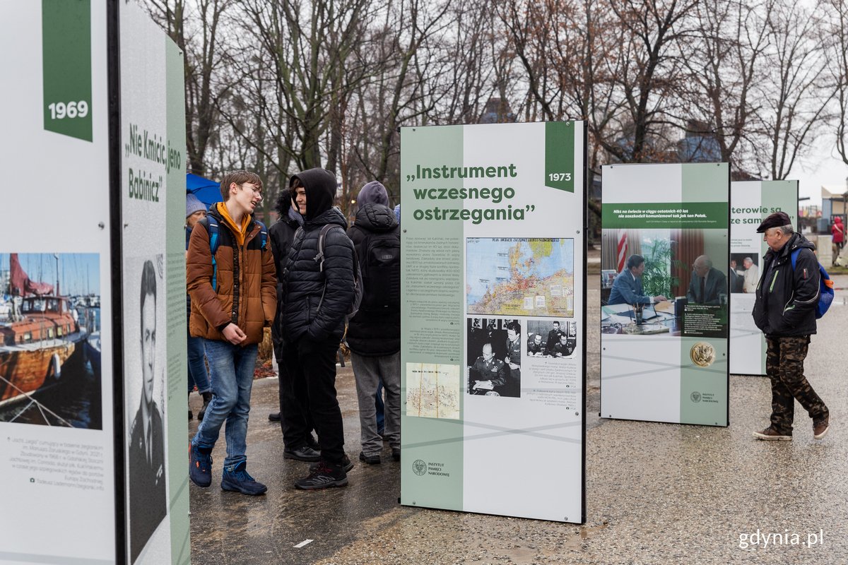 Wystawa elementarna „Ryszard Kukliński” na placu Wolnej Ukrainy (fot. Przemysław Kozłowski)