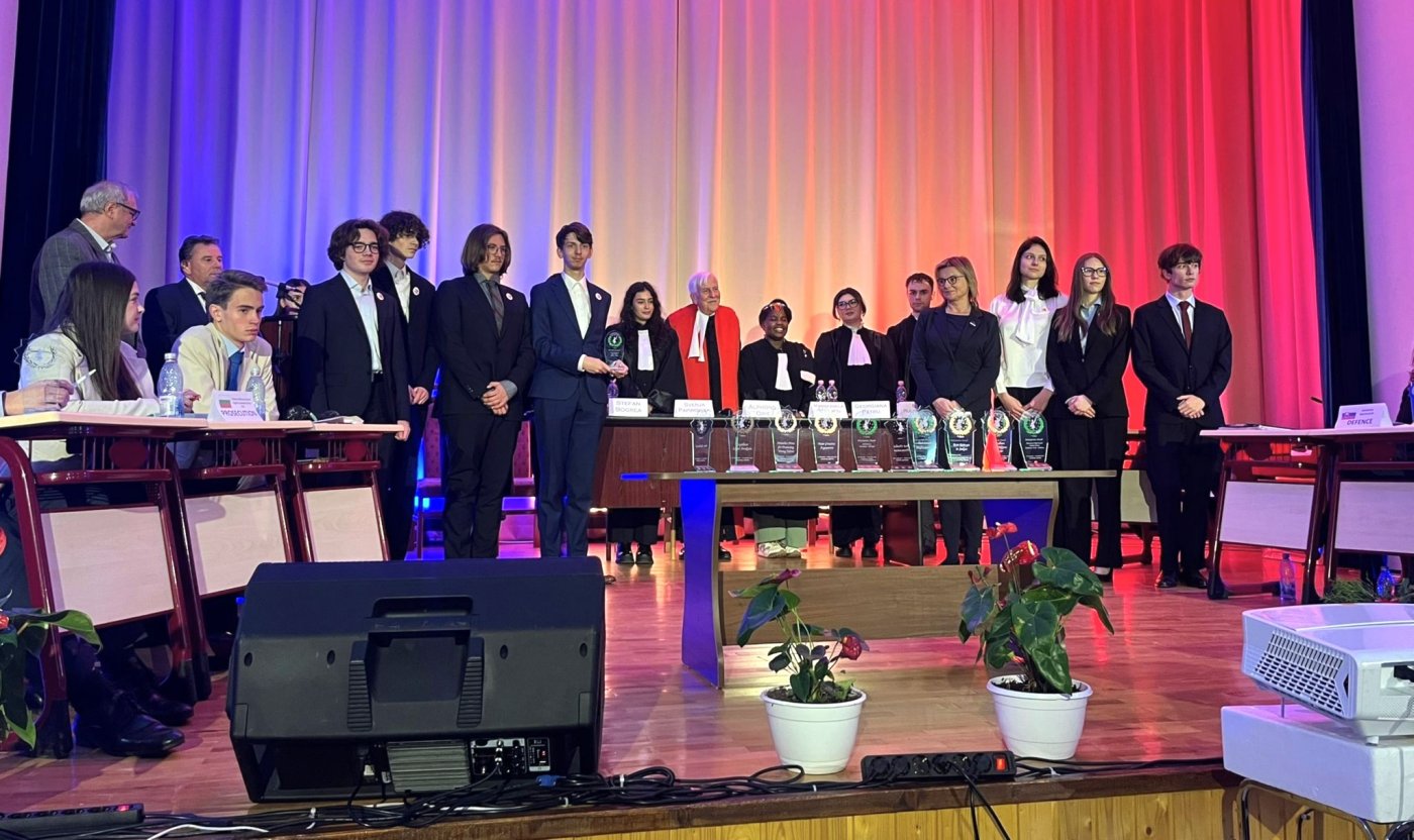 Reprezentacja Gdyni podczas International Moot Court 2025 (fot. II LO)