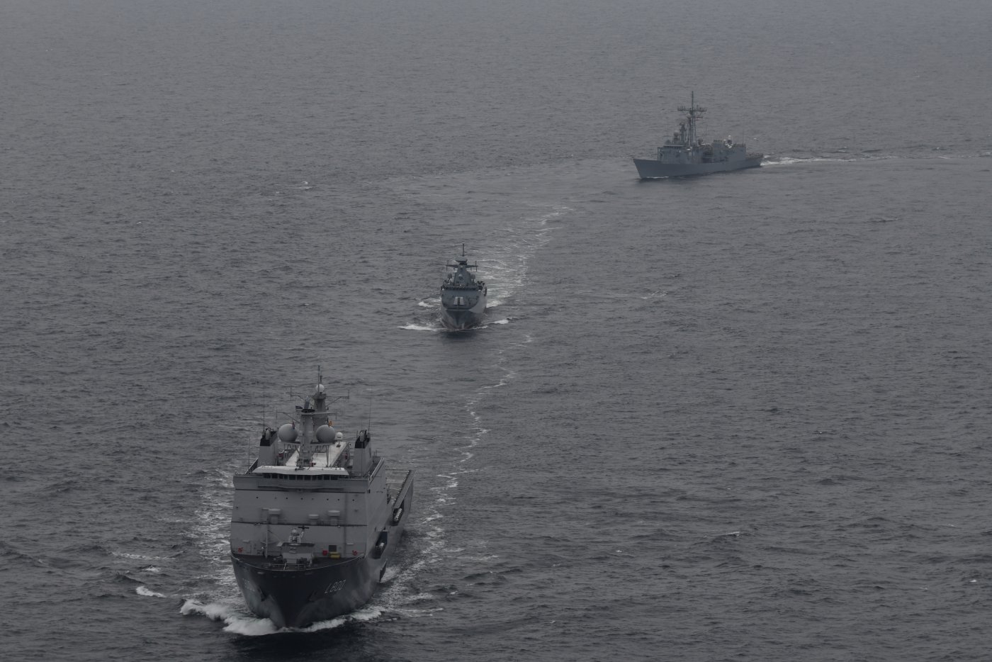 Fregata rakietowa ORP „Gen. K. Pułaski” , korweta patrolowa ORP „Ślązak” oraz okręt desantowy HNLMS „Rotterdam” podczas manewrów „Passex” // fot. SNMG-1