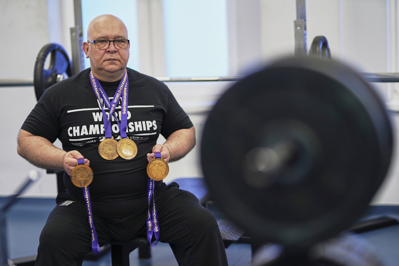 Kmdr ppor. rez. Wojciech Kramer z dowództwa 3. Flotylli Okrętów w Gdyni z medalami // fot. st. chor. szt. mar. Piotr Leoniak