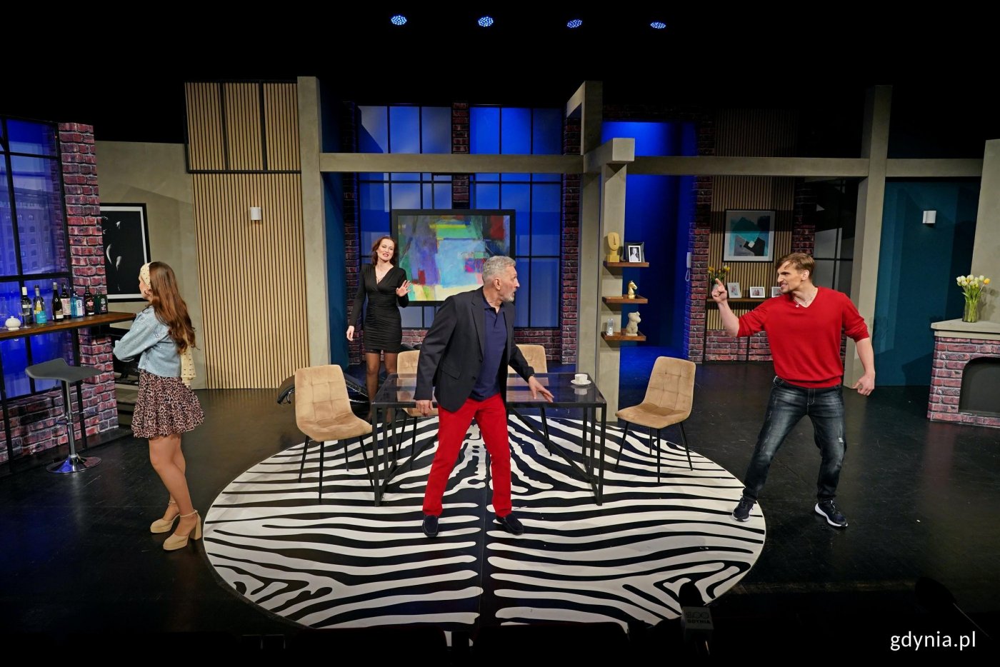 „Powiedzmy miłość” to najnowsza propozycja Teatru Muzycznego w Gdyni. Na zdjęciu kadr z próby medialnej spektaklu (fot. Magdalena Czernek)