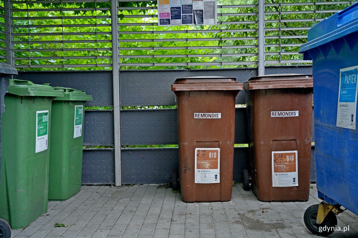 Jedna z pergoli śmietnikowych przy ul. Partyzantów (fot. Magdalena Czernek)