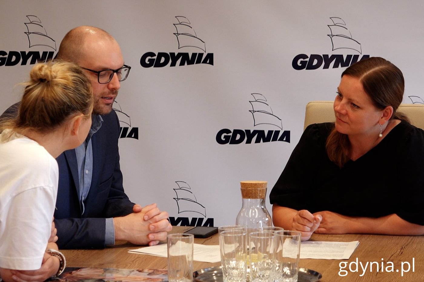 Na zdjęciu (od lewej): Dorota Jalowska z Wydziału Środowiska UM Gdyni, dr Robert Skrzypczyński, Biuro Urbanistyki Wielogatunkowej i Aleksandra Kosiorek, prezydent Gdyni (fot. Sławomir Okoń) 