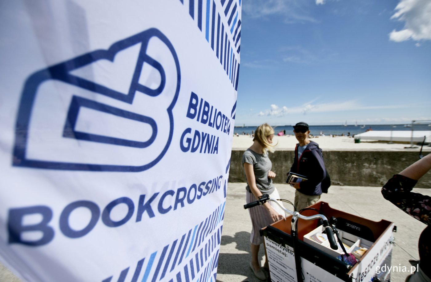 Bibliorower to mobilny punkt bookcrossingowy Biblioteki Gdynia. // fot. Kamil Złoch (archiwum)