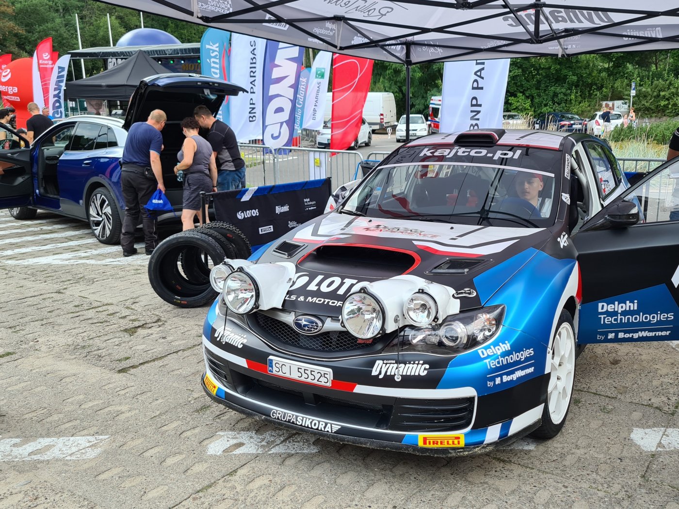 Uczestnicy Moto Safety Day mogli zobaczyć z bliska Subaru Imprezę STI R4 – samochód rajdowy Kajetana Kajetanowicza // fot. materiały prasowe