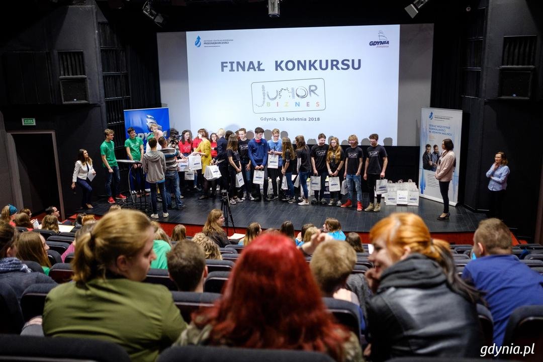 Finaliści konkursu „Junior Biznes” odebrali nagrody i wyróżnienia podczas Gali Finałowej w Gdyńskim Centrum Filmowym, fot. Dawid Linkowski