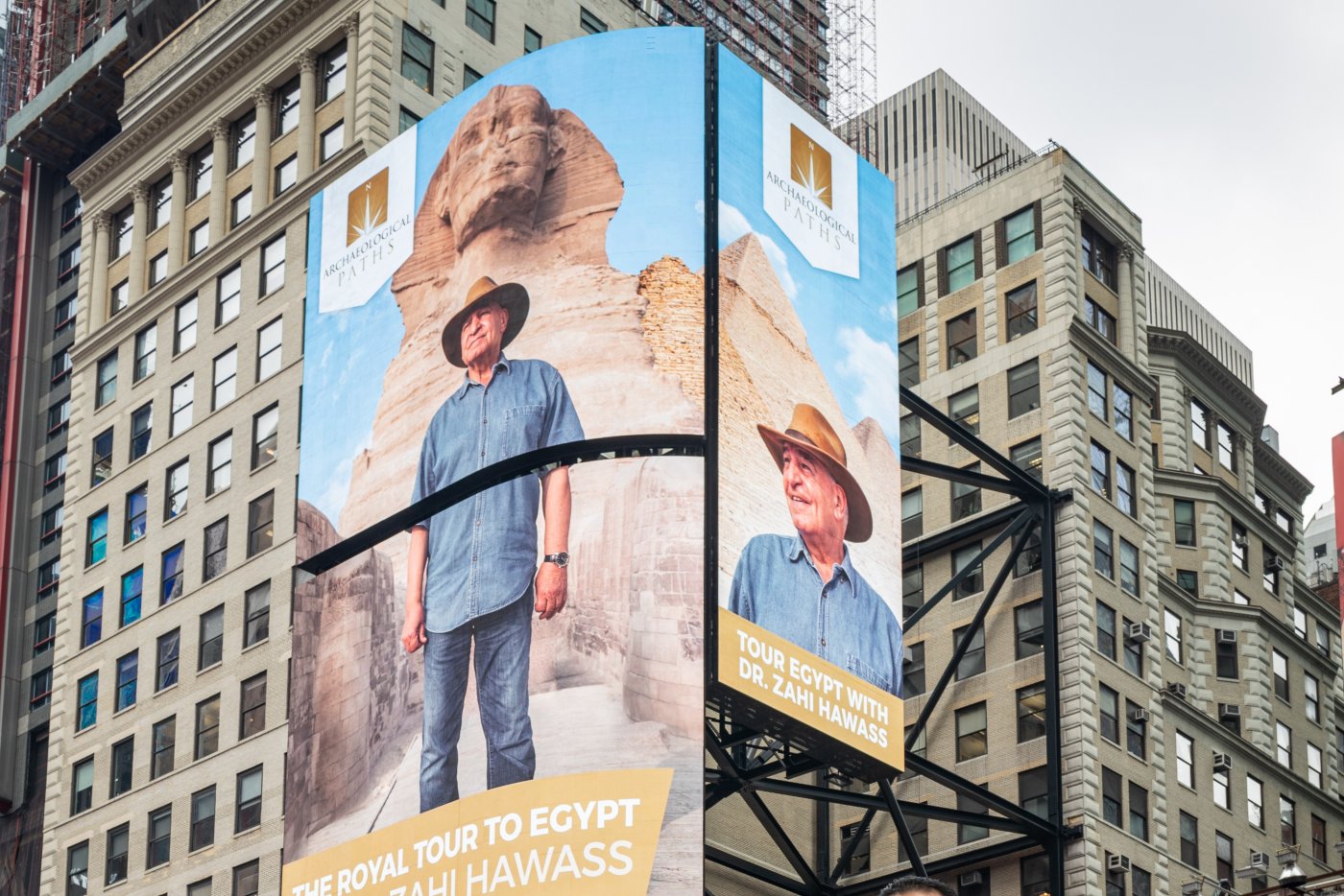 Zdjęcie Piotra Manasterskiego użyto w kampanii reklamowej firmy Archaeological Paths. Billboard można zobaczyć na Times Square // fot. Piotr Manasterski/Archaeological Paths