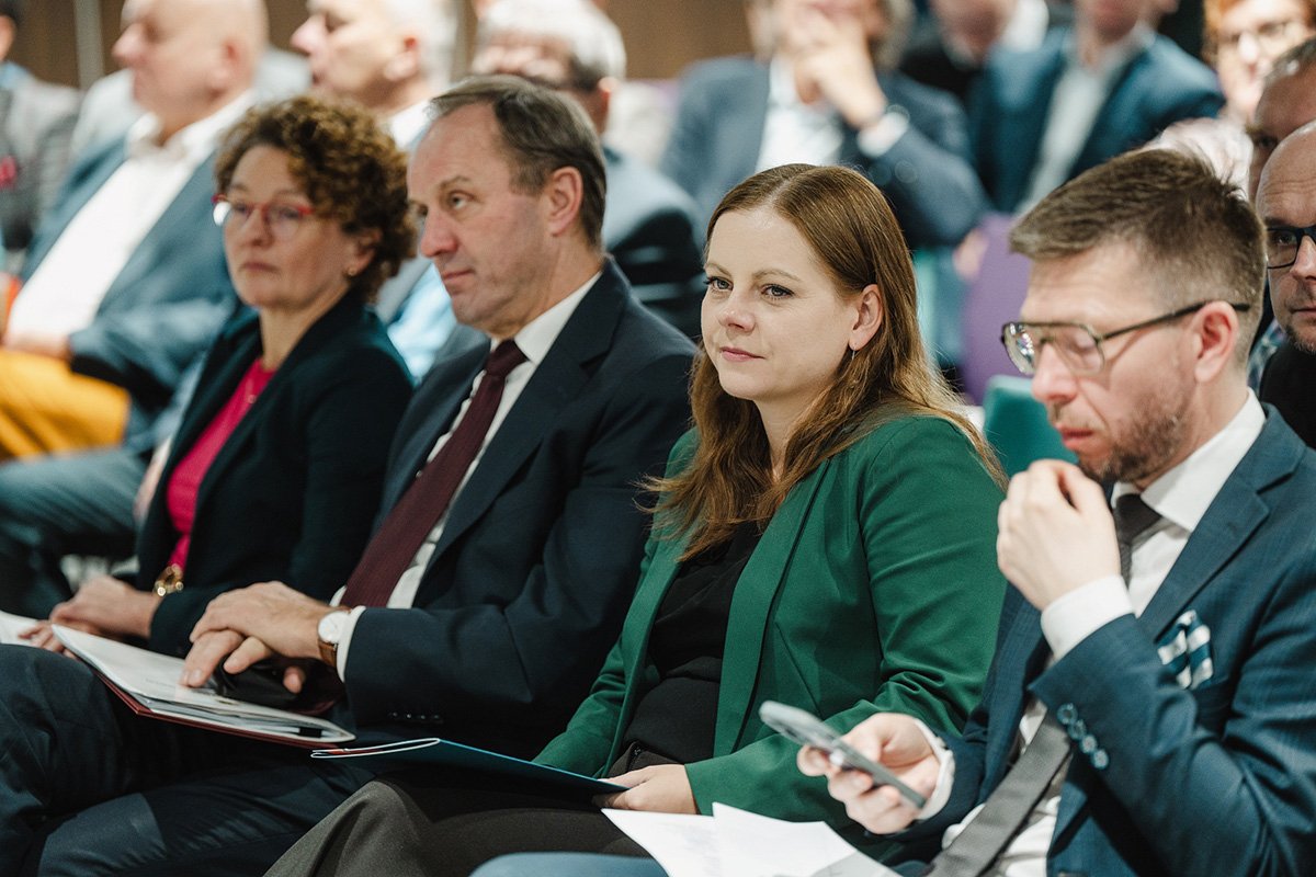 Magdalena Czarzyńska-Jachim - prezydentka Sopotu, Mieczysław Struk - marszałek województwa, Aleksandra Kosiorek  - prezydent Gdyni oraz Michał Glaser - prezes zarządu OMGGS podczas Walnego Zebrania Członków Obszaru Metropolitalnego Gdańsk-Gdynia-Sopot (fot. K. Kędzior)