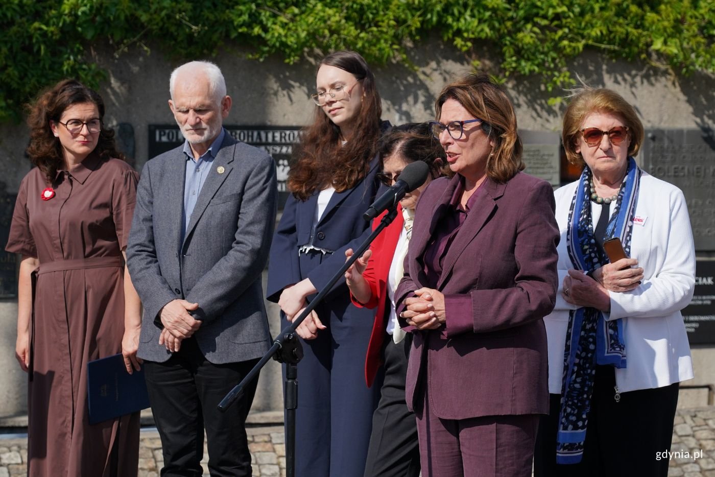 Na zdjęciu (od lewej): prezydent Gdańska Aleksandra Dulkiewicz, laureat pokojowej Nagrody Nobla Aleś Bialacki, prezeska zarządu Stowarzyszenia Parlament Młodych Rzeczypospolitej Polskiej Daria Śliwa, opozycjonistka, przewodnicząca Kolegium Historyczno-Programowego ECS Bożena Rybicka-Grzywaczewska, marszałek Senatu Małgorzata Kidawa-Błońska, premier polskiego rządu (1992-1993) Hanna Suchocka (fot. Magdalena Starnawska)