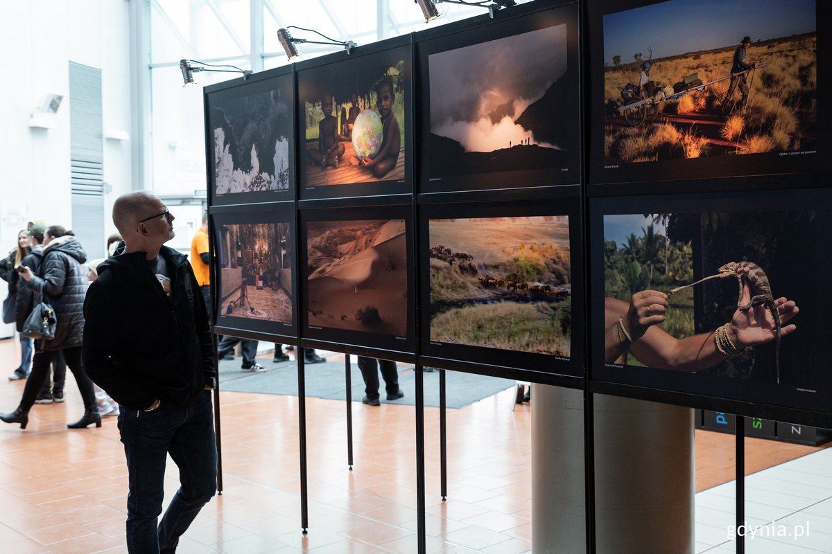 Wystawa FotoGlob prezentowana podczas Ogólnopolskich Spotkań Podróżników, Żeglarzy i Alpinistów w Gdyni