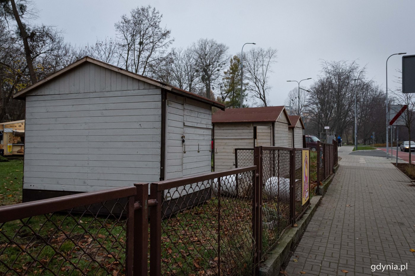 Tymczasowe konstrukcje przy al. Piłsudskiego mają wkrótce zamienić się w prywatny jarmark świąteczny, fot. gdynia.pl